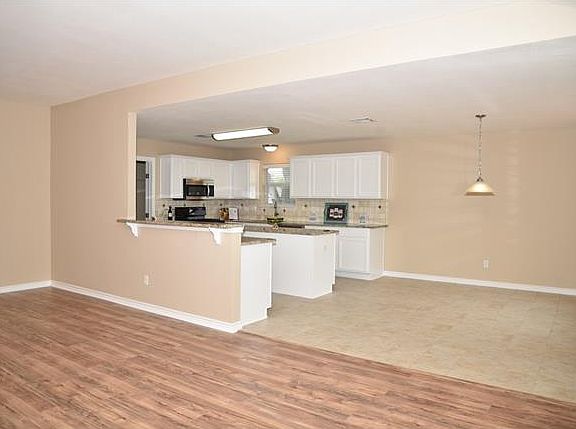 5th image of 624 Sweetgum Ln