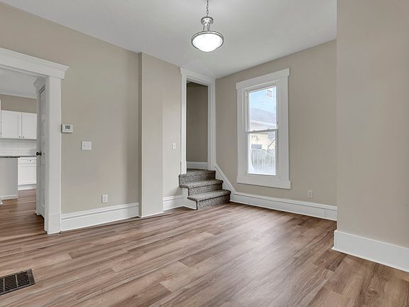 4th image of 1529 Richmond Ave