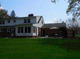 4021 Barnaby Ct, West Bloomfield, MI 48323