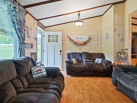 5th image of 516 Hillcrest Dr