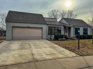 1138 Sunset St, Iowa City, IA 52246