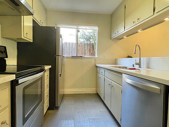 5th image of 111 London Ct