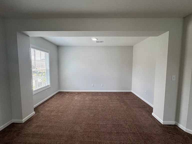 531 Mansfield Ln — Photo 18
