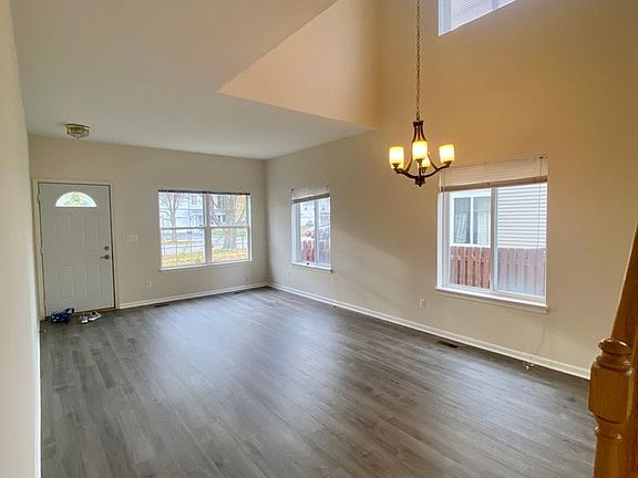 3rd image of 315 Richmond Dr