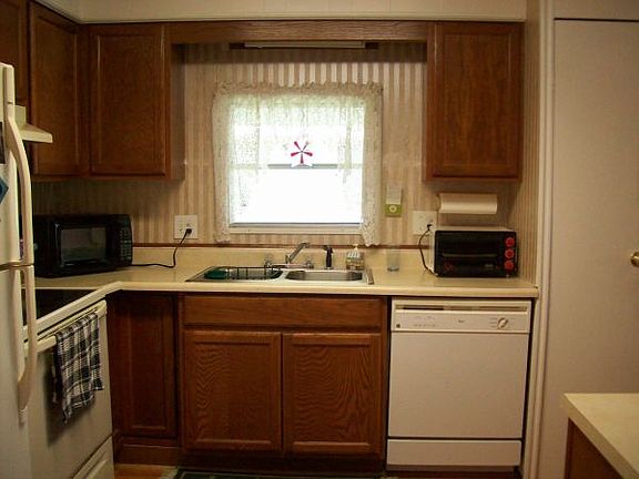 3rd image of 639 Blackburn Blvd
