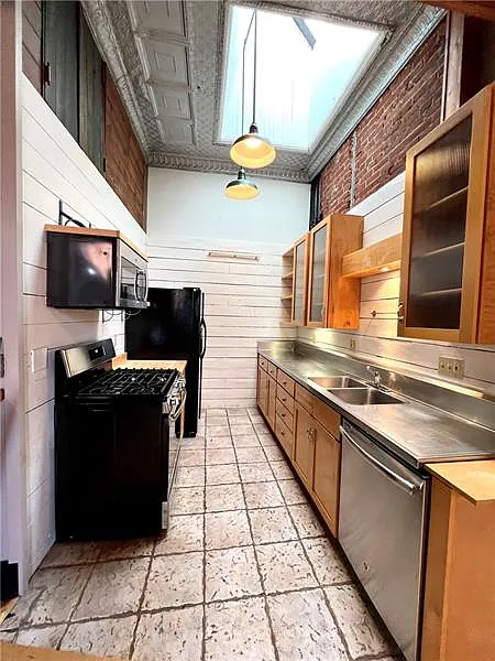 1 bed, 1.5 bath, 943 sqft, $1,640 — Photo 4