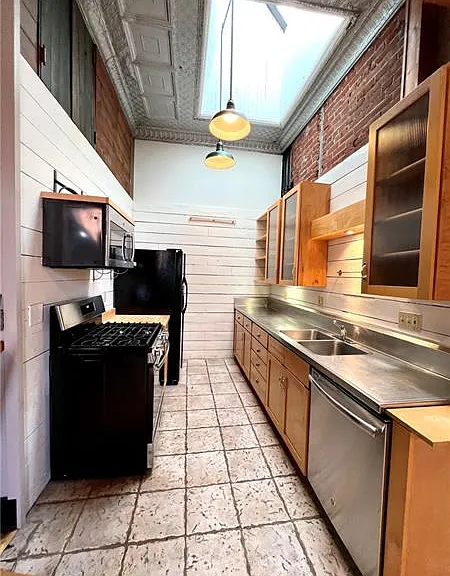 49 S 14th St #2 — Photo 4