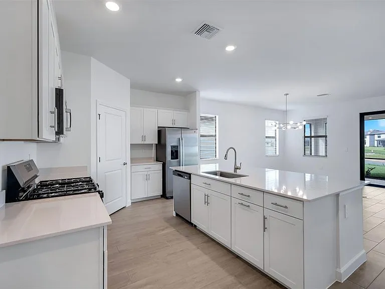 19232 Gentry Pl — Photo 6