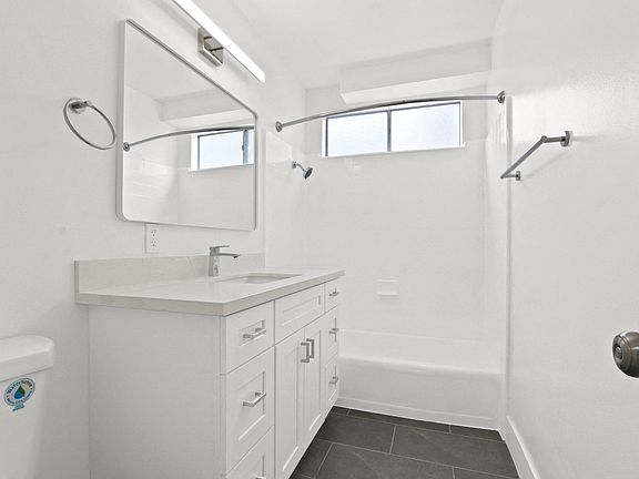 5th image of 343 Palos Verdes Blvd APT 17