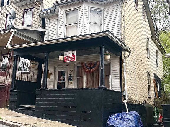 2nd image of 810 E Chestnut St