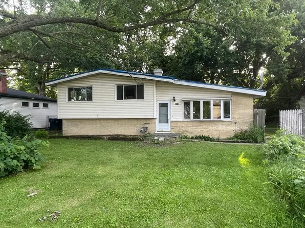 2713 Tower Dr, McHenry, IL 60051