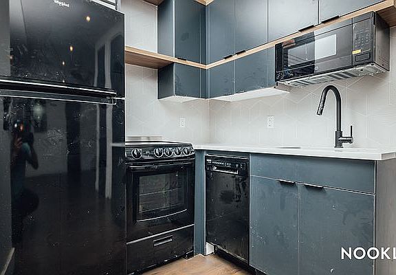 3rd image of 119 Clifton Pl #4R