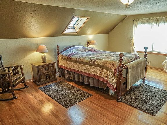 2nd floor bedroom