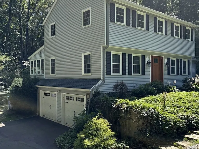 20 Godman Rd — Photo 3
