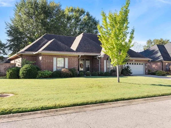 4325 Tree House Dr, Conway, AR 72034