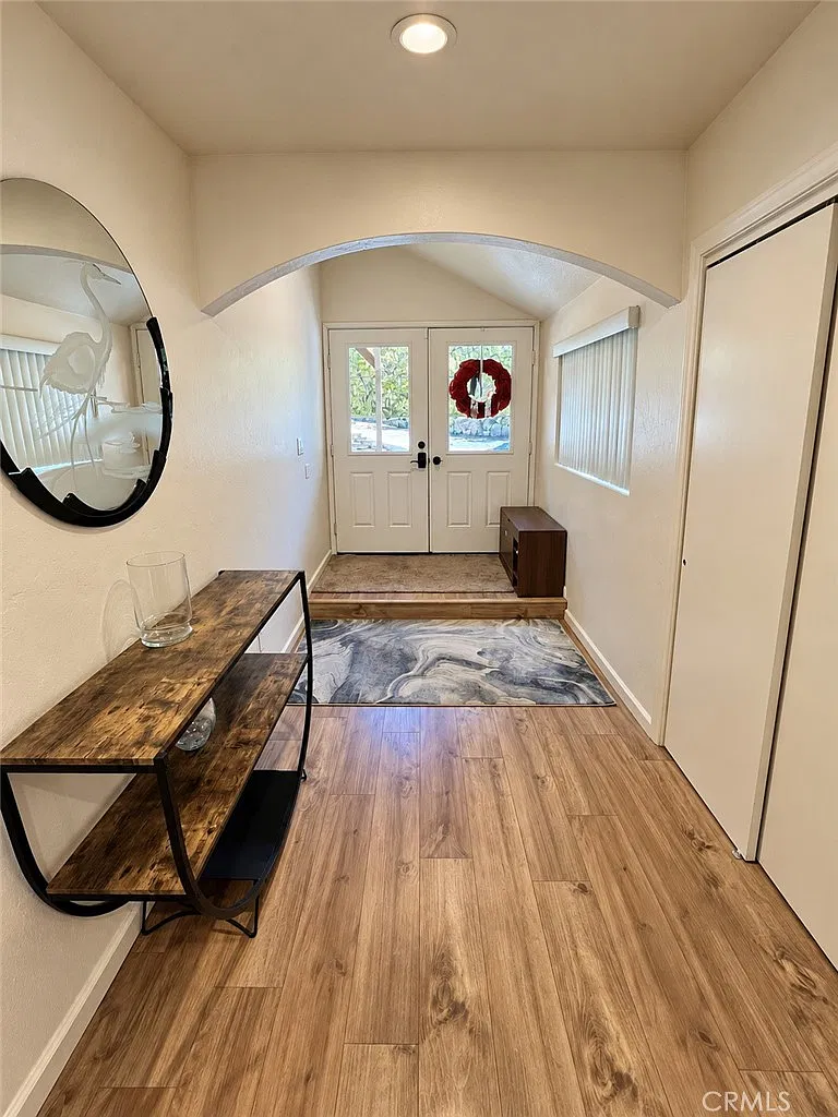 4 bed, 2.5 bath, 2369 sqft, $4,200 — Photo 3