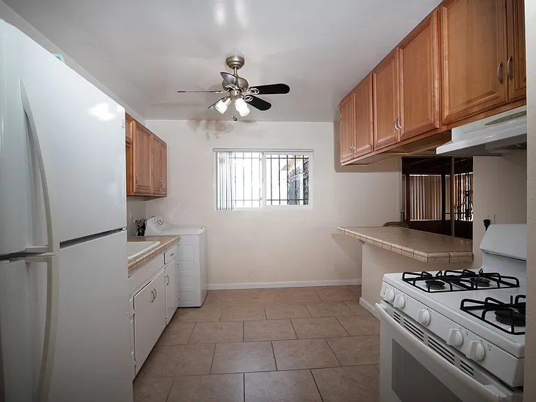 839 S 37th St — Photo 10