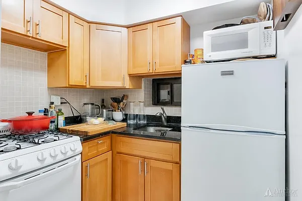 Rented by Anchor Associates | media 15