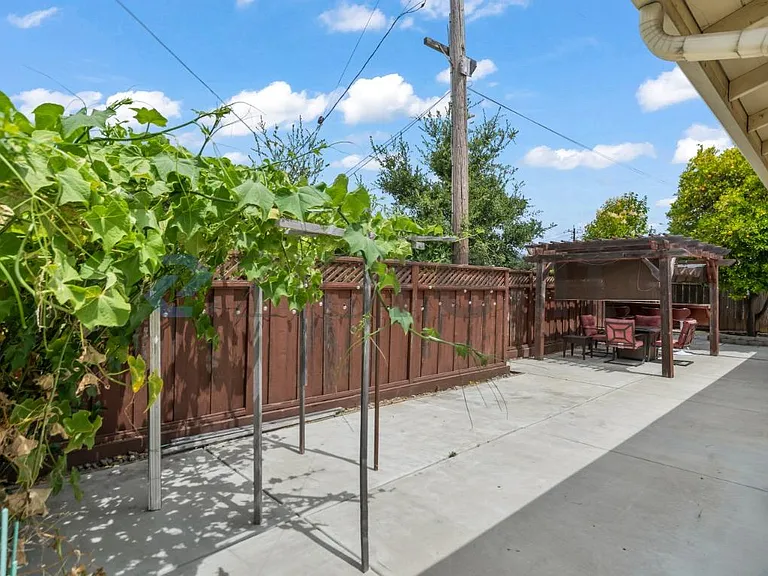 2872 Pickford Pl — Photo 23