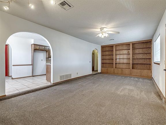 5th image of 905 Newport Ave