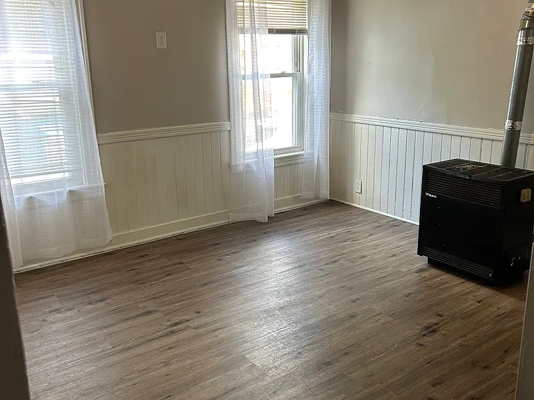 8 Albert St #2 — Photo 2