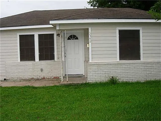 3 bed, 1.0 bath, 1124 sqft, $1,200 — Photo 2