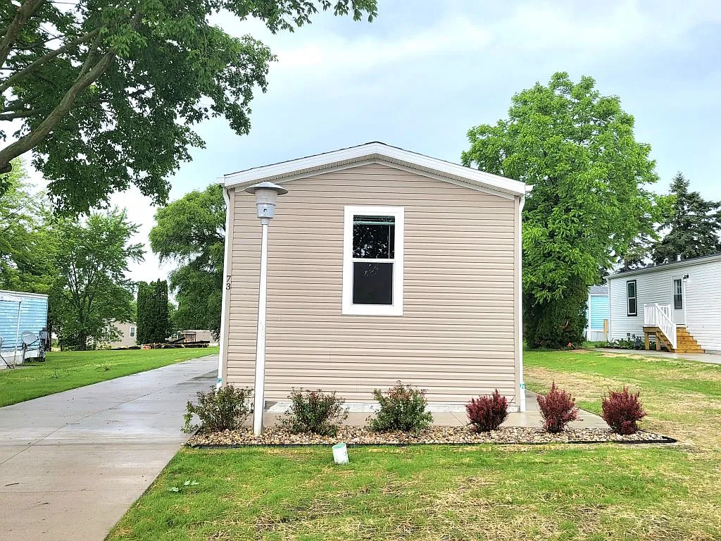 3 bed, 2.0 bath, 1141 sqft, $1,999 — Photo 3