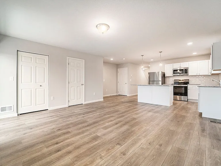 586 Orchard Ave — Photo 16