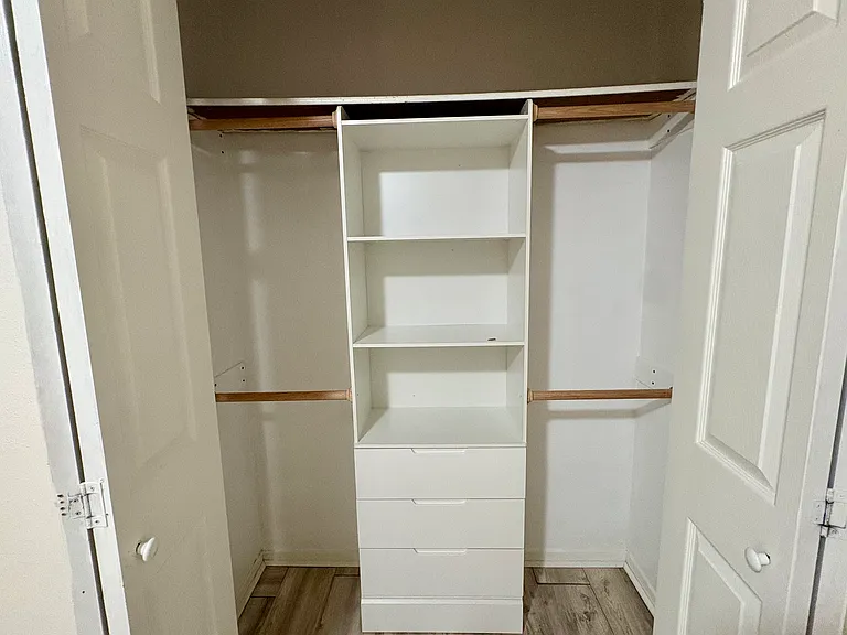 300 Live Oak Ct — Photo 12