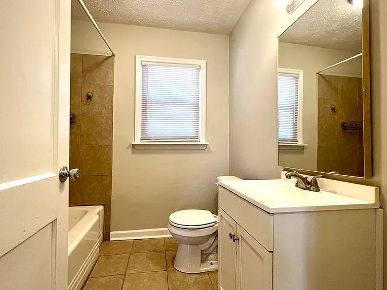 905 Poplar Dr — Photo 9