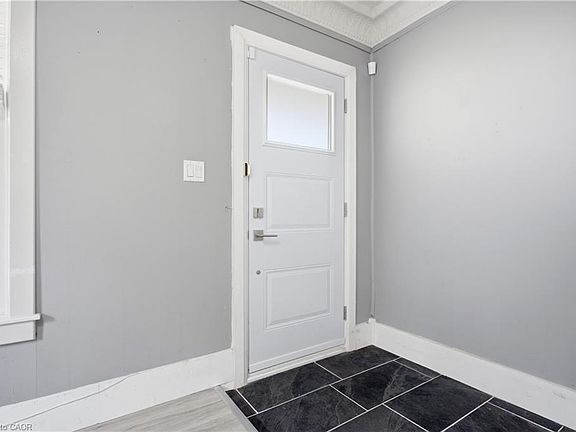 4th image of 1108 Queenston Rd