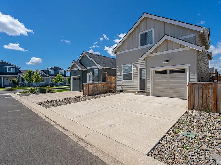 3598 NE Jacob St — Photo 2