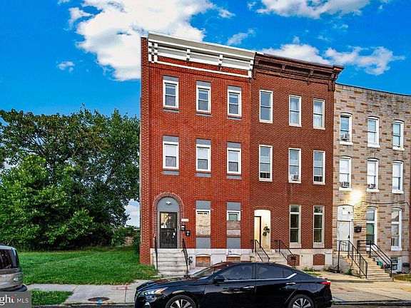 2nd image of 823 N Fremont Ave