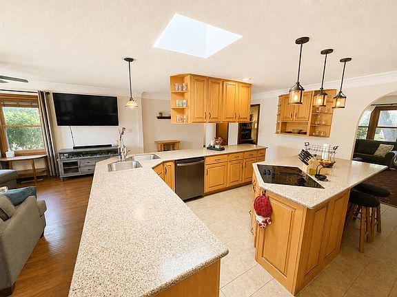 5th image of 805 S Mar Dr