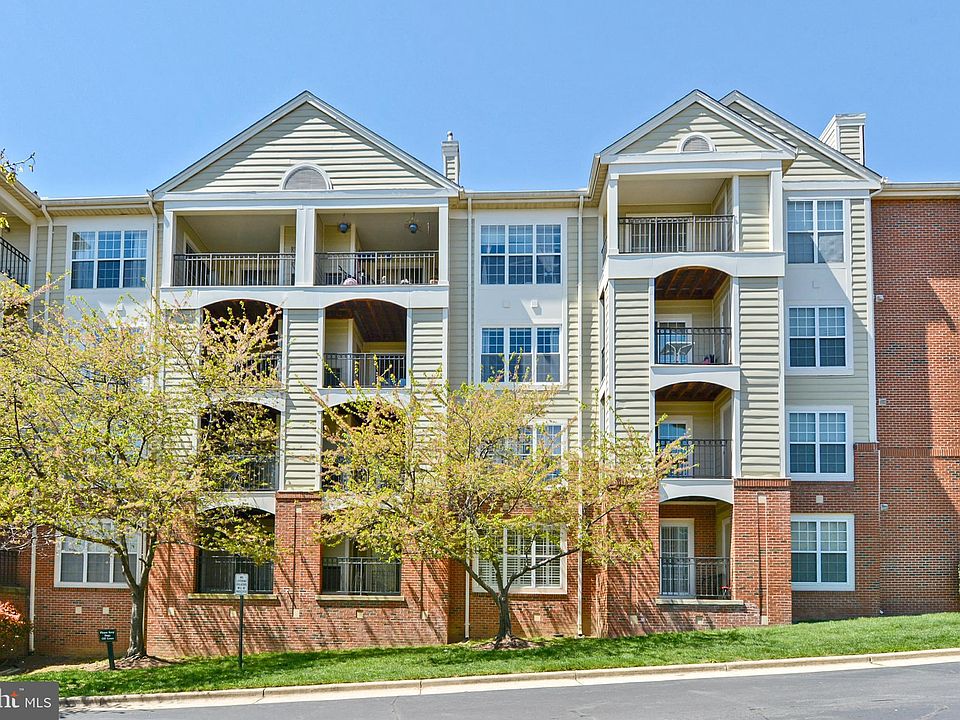 1st image of 1100 Quaker Hill Ct #303