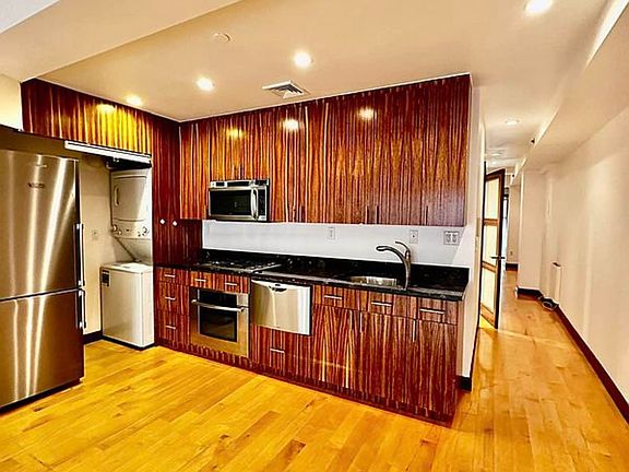 3rd image of 345 E 62nd St APT 3