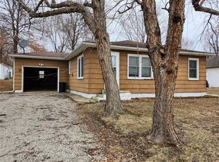 907 W Crowder Rd, Trenton, MO 64683