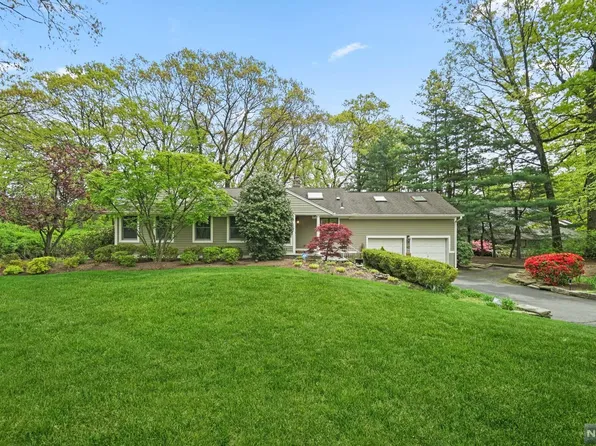 42 Stony Ridge Dr, Hillsdale, NJ 07642
