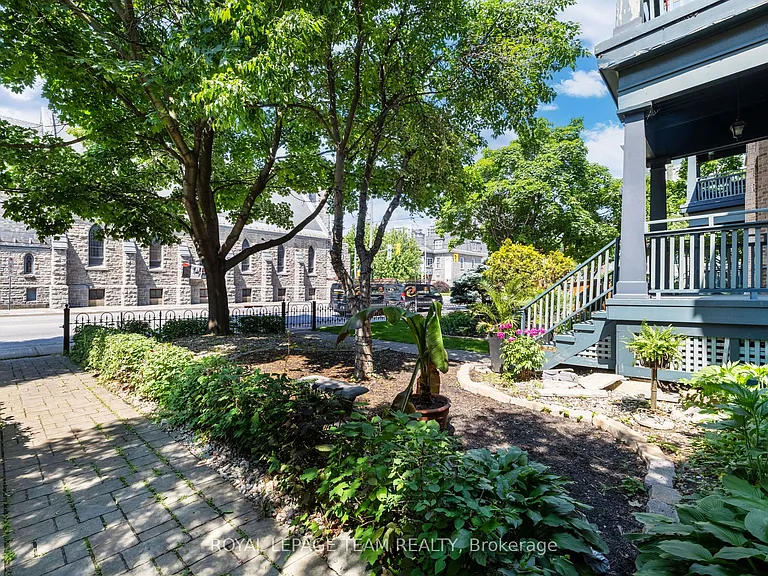 513 King Edward Ave #1 — Photo 4