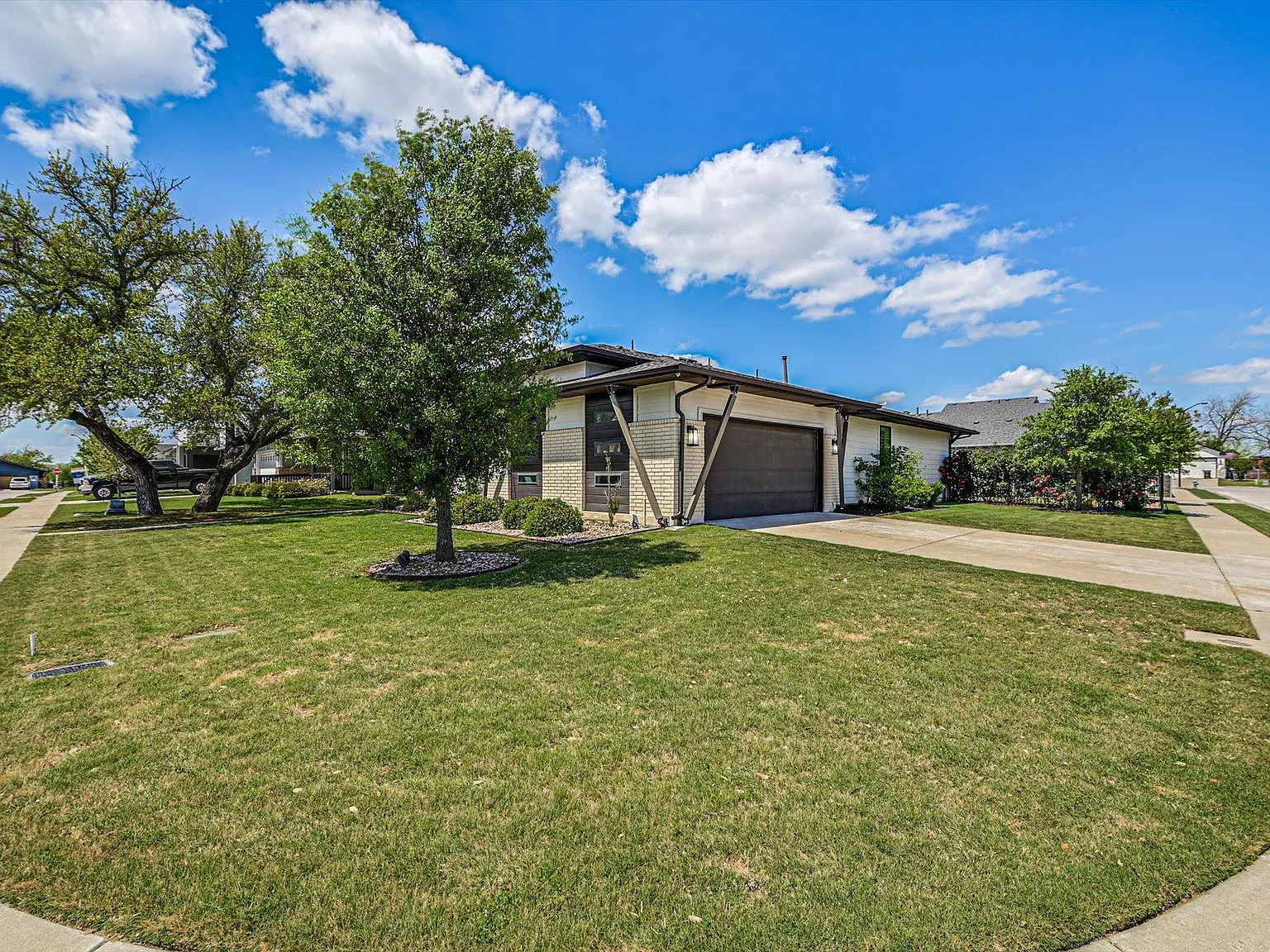 4 bed, 3.0 bath, 2005 sqft, $2,000 — Photo 3