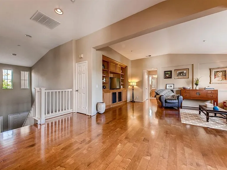 1164 Goddard St — Photo 14