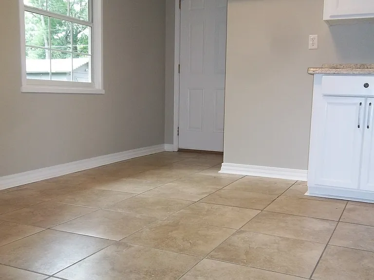 2832 Holiday Ln — Photo 8