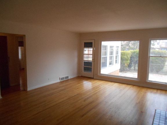3rd image of 5781 N Forest Glen Ave
