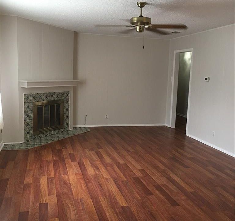 1st image of 1702 Barton Dr