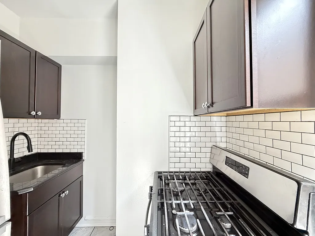 Appealing 2 Bed, 1 Bath at Estes + Glenwood (Rogers Park) — Photo 3