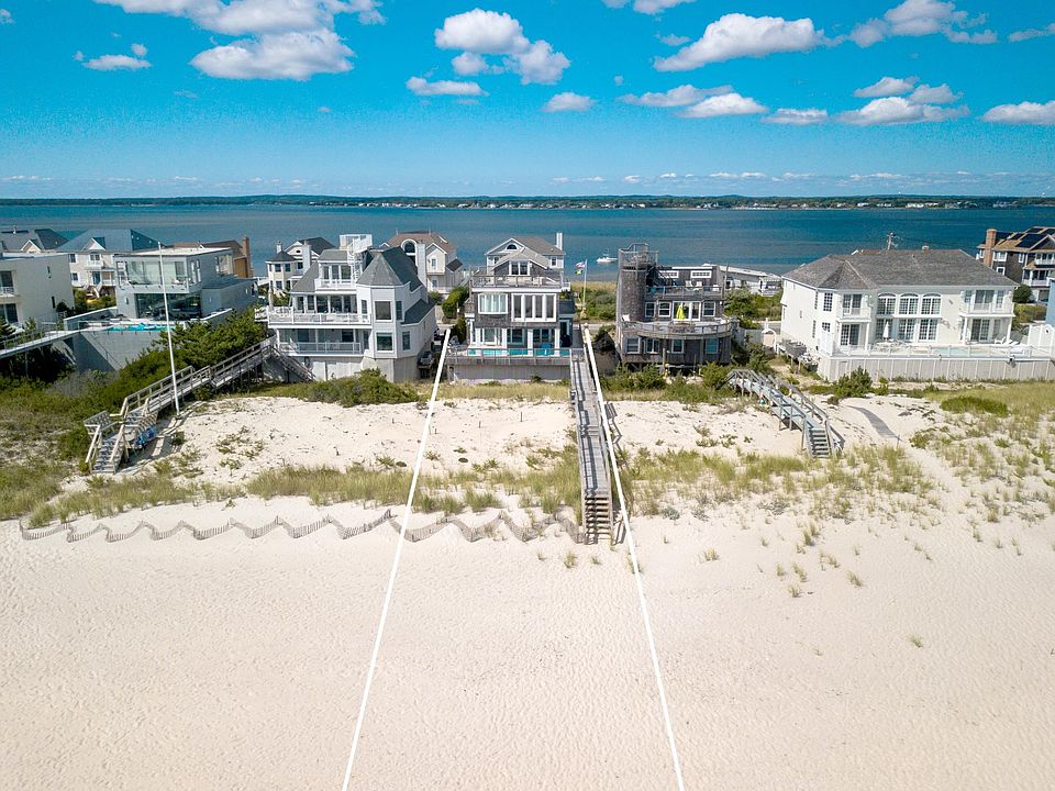 Back view of 675 Dune Rd.