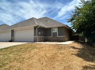 11302 Coachmans Rd, Yukon, OK 73099