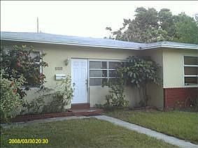 1st image of 619 SE 9th St
