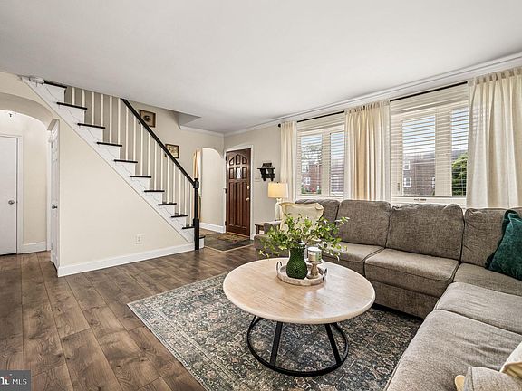 5th image of 321 E Rively Ave