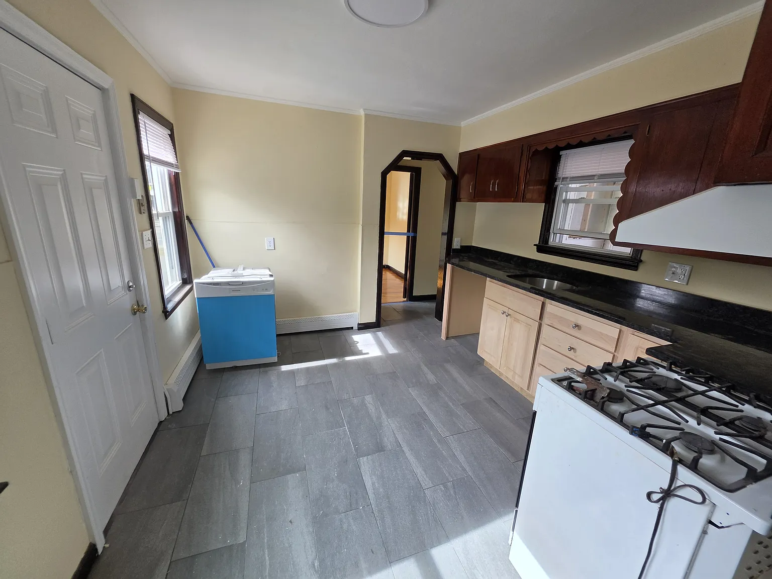 2 bed, 800 sqft, $1,995 — Photo 2
